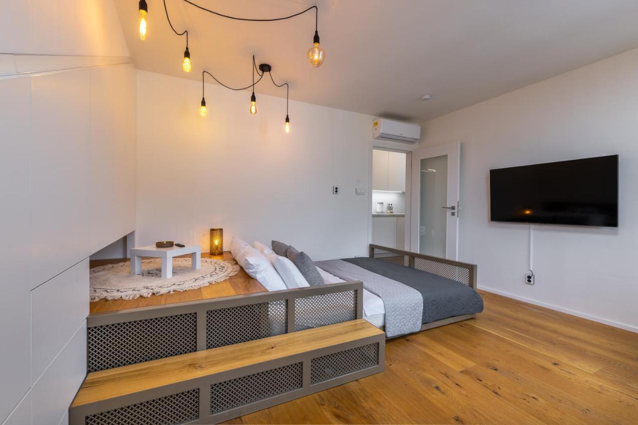 Luxurious, Charming Studio Perfect For Couples 프라하 외부 사진