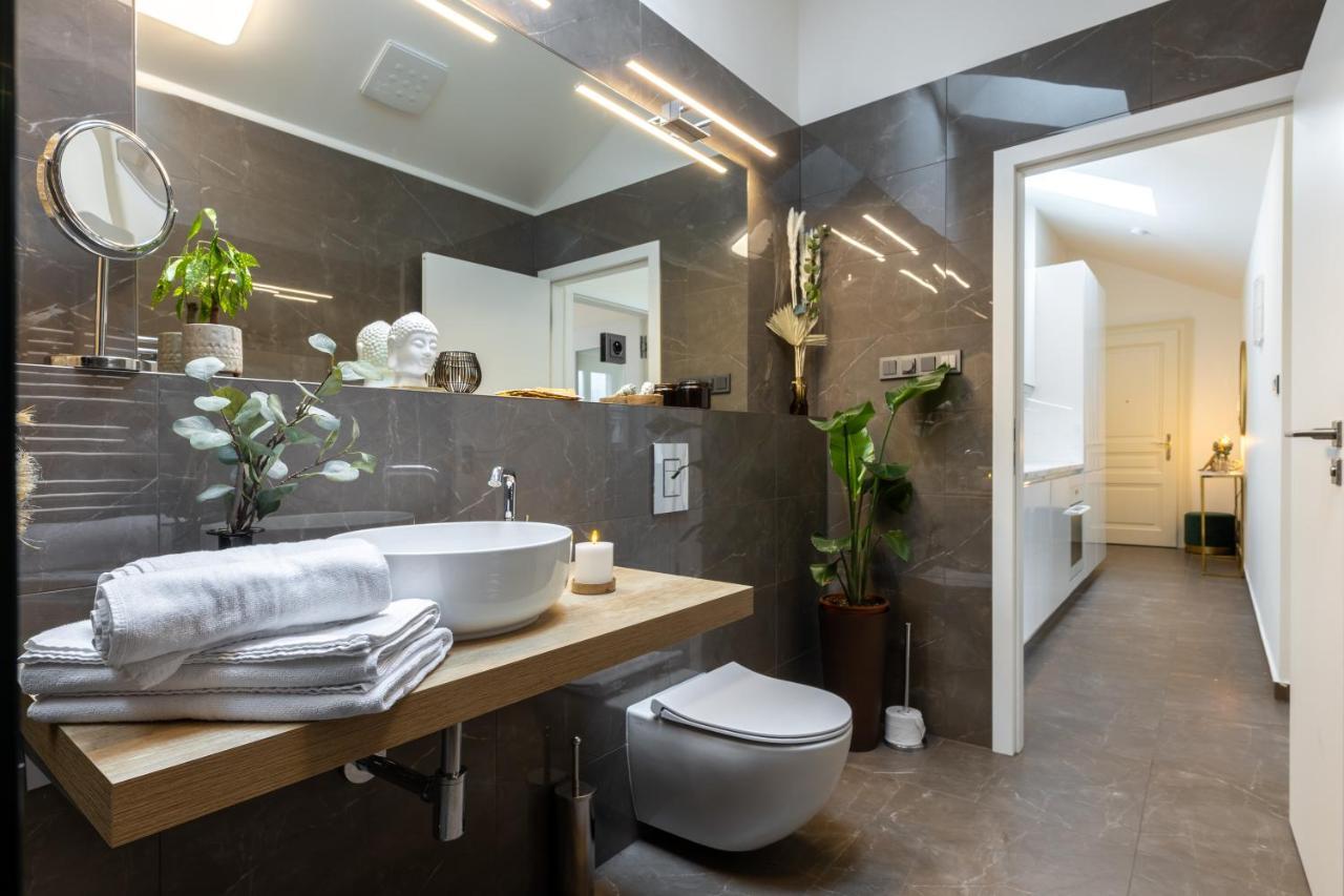 Luxurious, Charming Studio Perfect For Couples 프라하 외부 사진